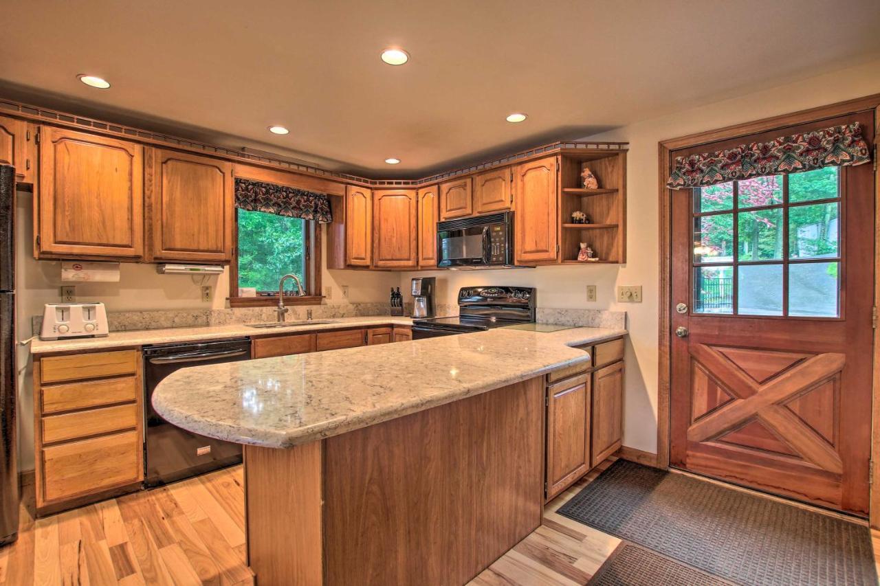 Waterfront New England House On Wickaboag Lake! West Brookfield Exteriör bild